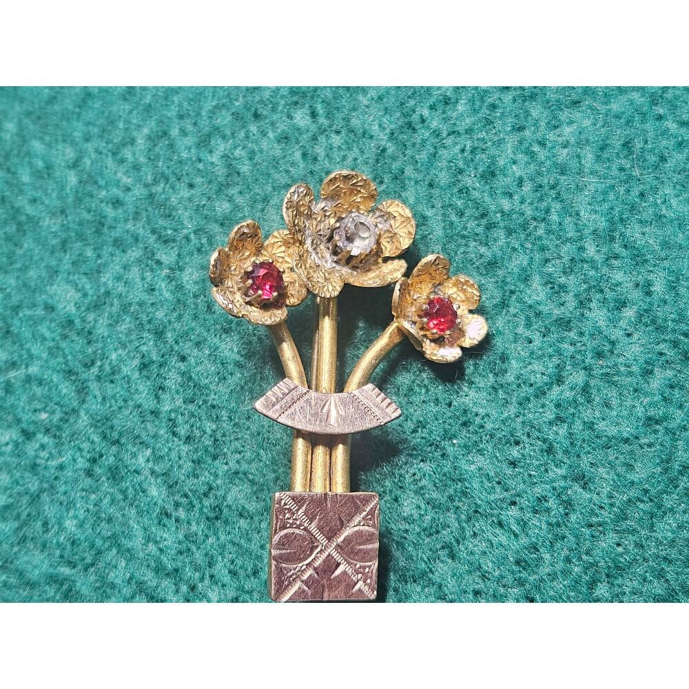 Elegant Crystal Gilt Metal Flower Brooch c 1930 - Picture 3 of 8